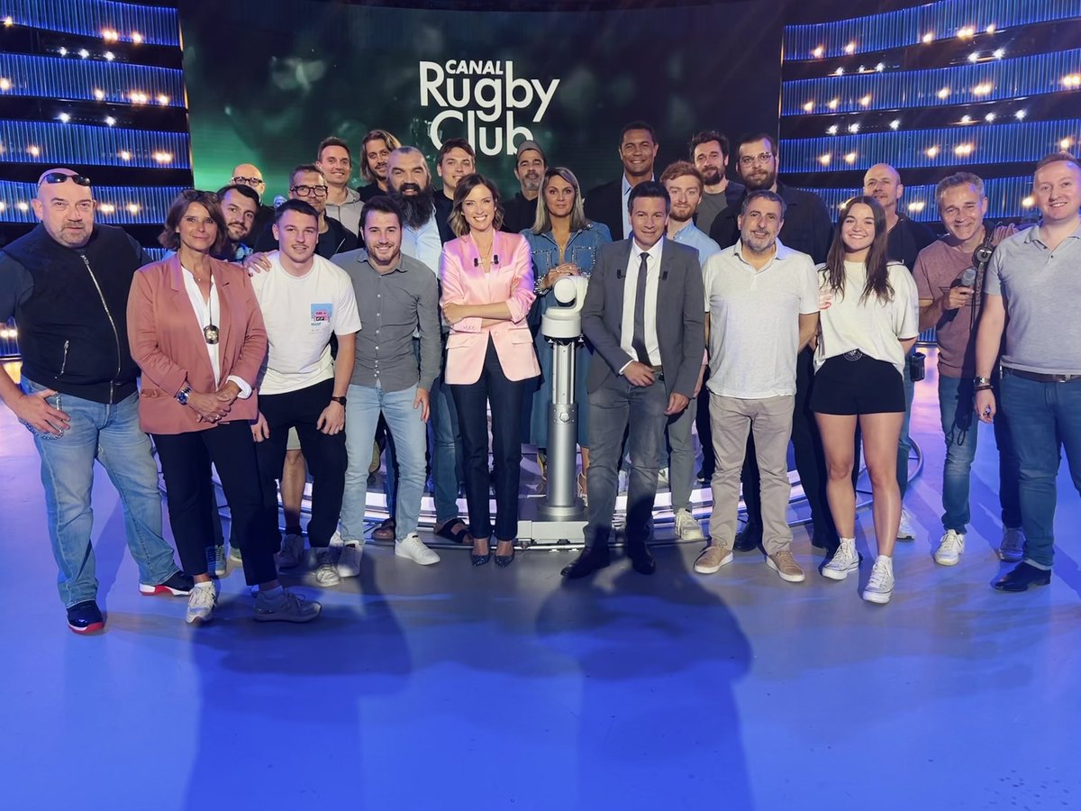 Une (petite) partie de la (grande) famille du #CanalRugbyClub pour ma der dans les studios de la Canal Factory 🤍
En attendant Saint-Sébastien et le <a href="/StadeFrance/">Stade de France</a>… 🔥🏉 <a href="/top14rugby/">TOP 14 Rugby</a>