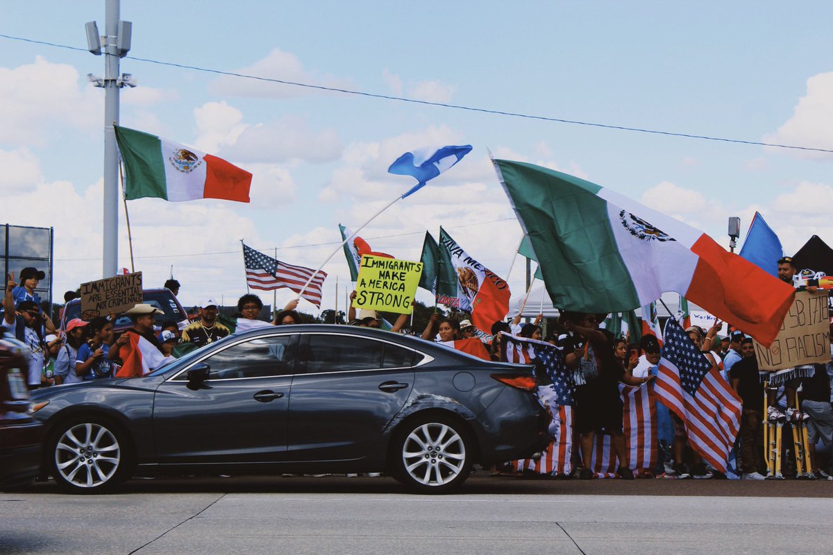 its_elmanu's tweet photo. drove down the street and took these photos.
#immigrantsarenottheproblem https://t.co/lUVueIX0pw