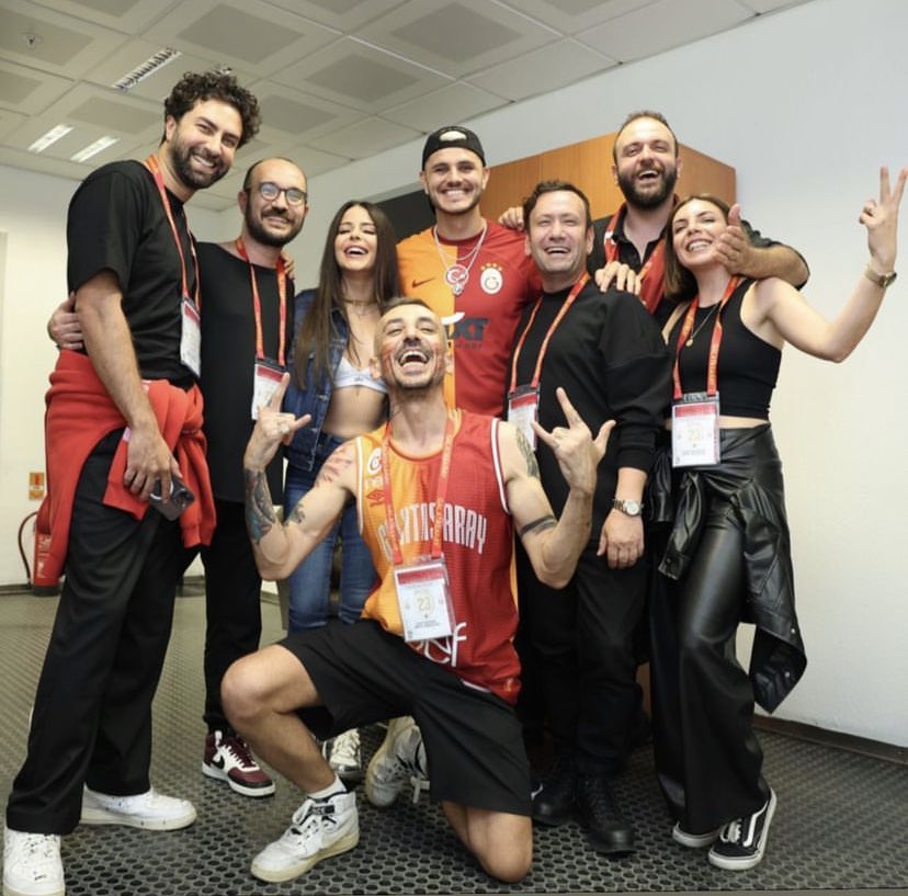 Simge,İcardi,Onurr bi’arada! 😍
#simge #MauroIcardi #BugunGunlerdenGalatasaray