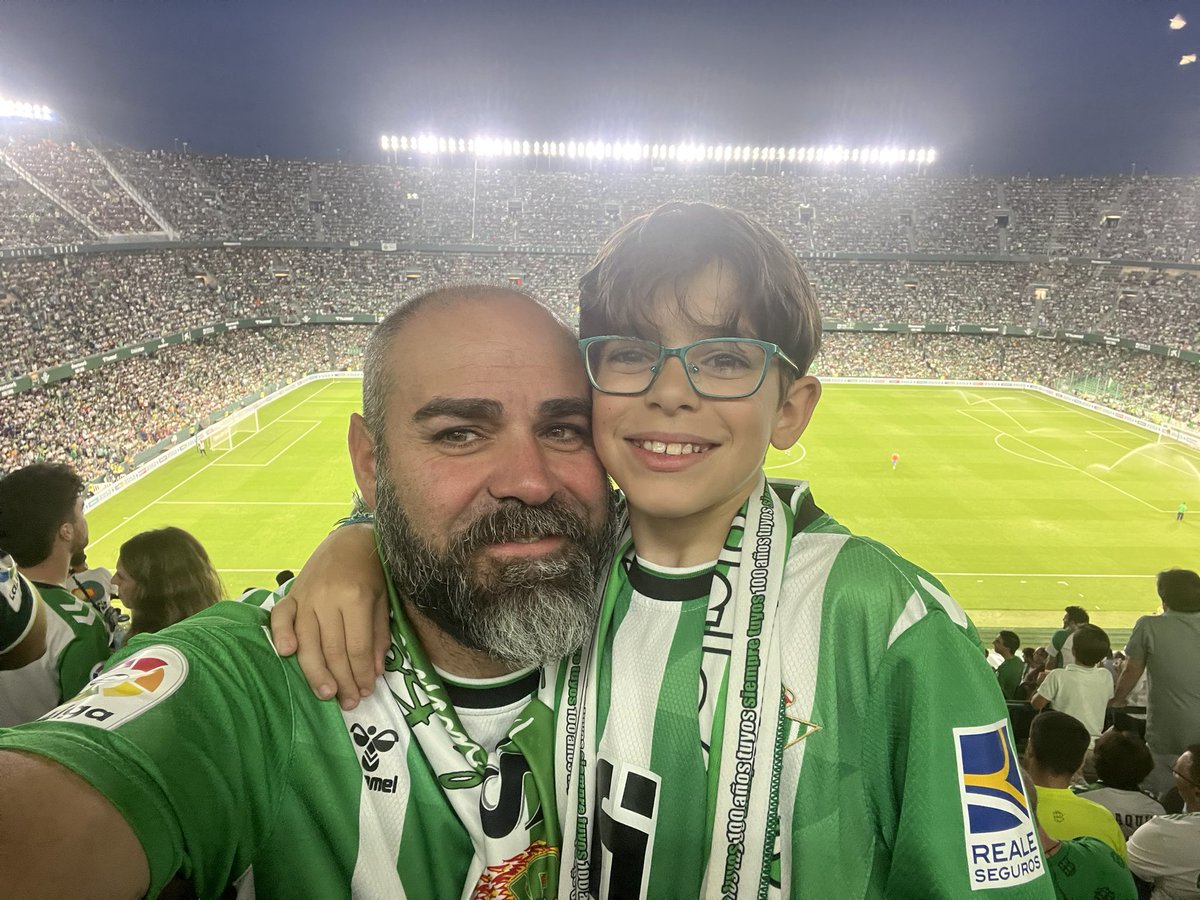 josedomingo77's tweet photo. Todas las sensaciones encontradas hoy en el Villamarín.
Último partido de una leyenda del
fútbol, una de las 13 barras del escudo: Don Joaquín Sánchez.
¡¡HASTA SIEMPRE CAP17ÁN!!
Se acaba tu fútbol, pero continúa tu leyenda…
#Betis #CAP17AN #TheLastDance https://t.co/e984BL4DST