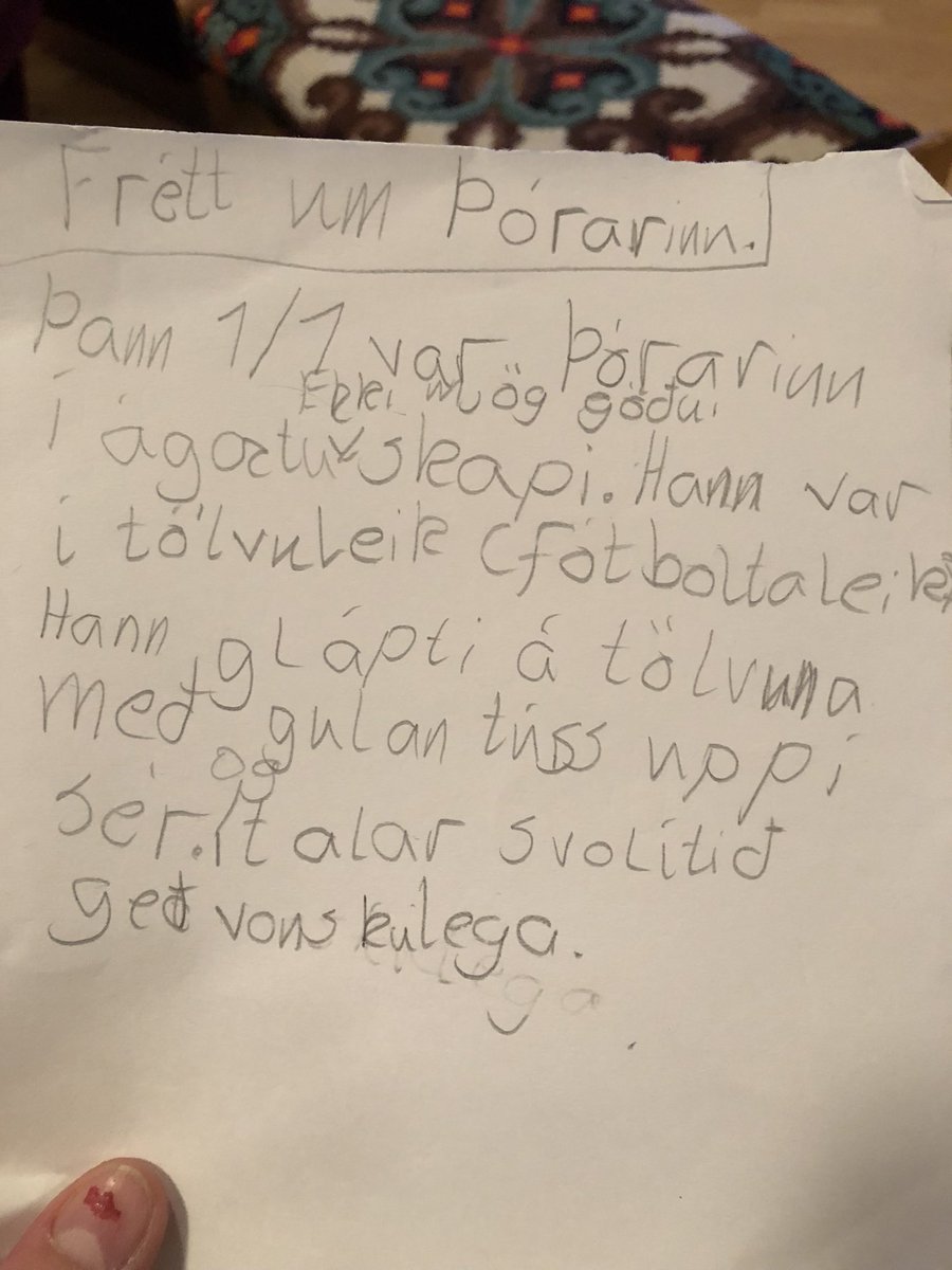 Einu sinni var ég pirrandi litla systir sem skrifaði fréttir um allt sem stóri bróðir minn gerði..

Velti fyrir mér af hverju Þórarinn hefur talað geðvonskulega við fréttasnápinn mig á nýársdag 🤷🏼‍♀️