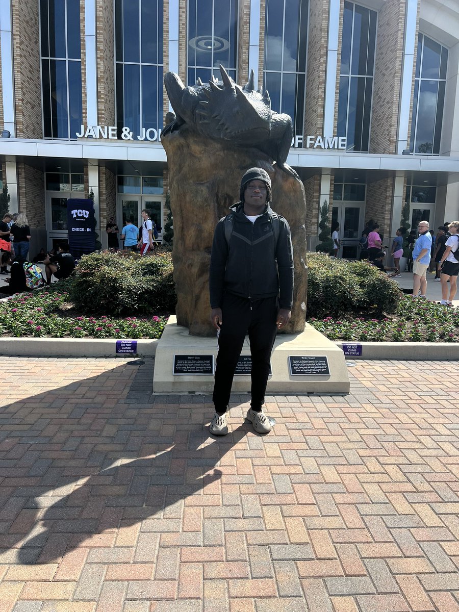 d1kbadsMom's tweet photo. Repping the Shield 🛡️ the Knights way!! 
@CoachWhitmire @CoachSonnyDykes @EronHodges @TylerOlker @joe_gillespi3 @HHKnights_FB  @MarkHum7 https://t.co/a3wJFx4XFf