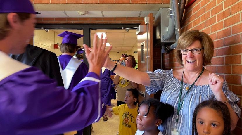 Retweet from @ccpsinfo: High school seniors returned to their elementary hallways for the traditional senior walks to reminisce while encouraging younger students! 
#chesterfieldva #oneCCPS #seniors #chesterfieldcounty #Graduation