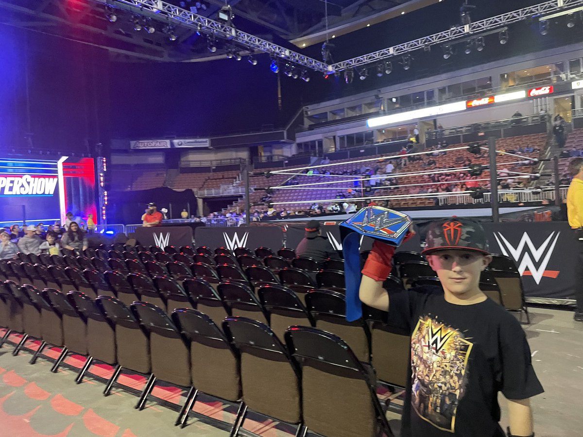 First @WWE live event!  LETS GO! #wwemanchester