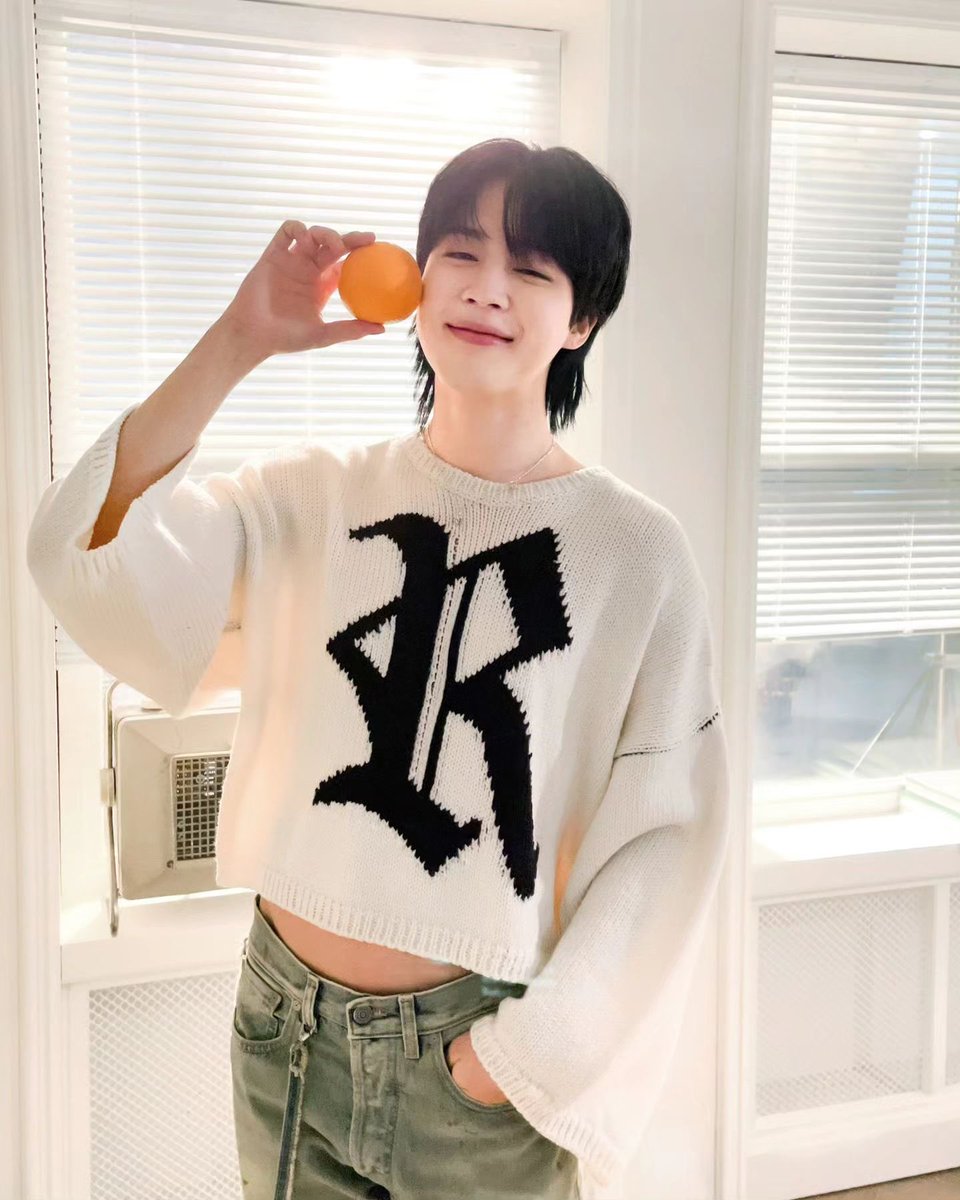 Ceci_Kookmin_YT's tweet image. Este día tuvimos actualización del #JIKOOK 💙💛 ¿Se puede ser más feliz?