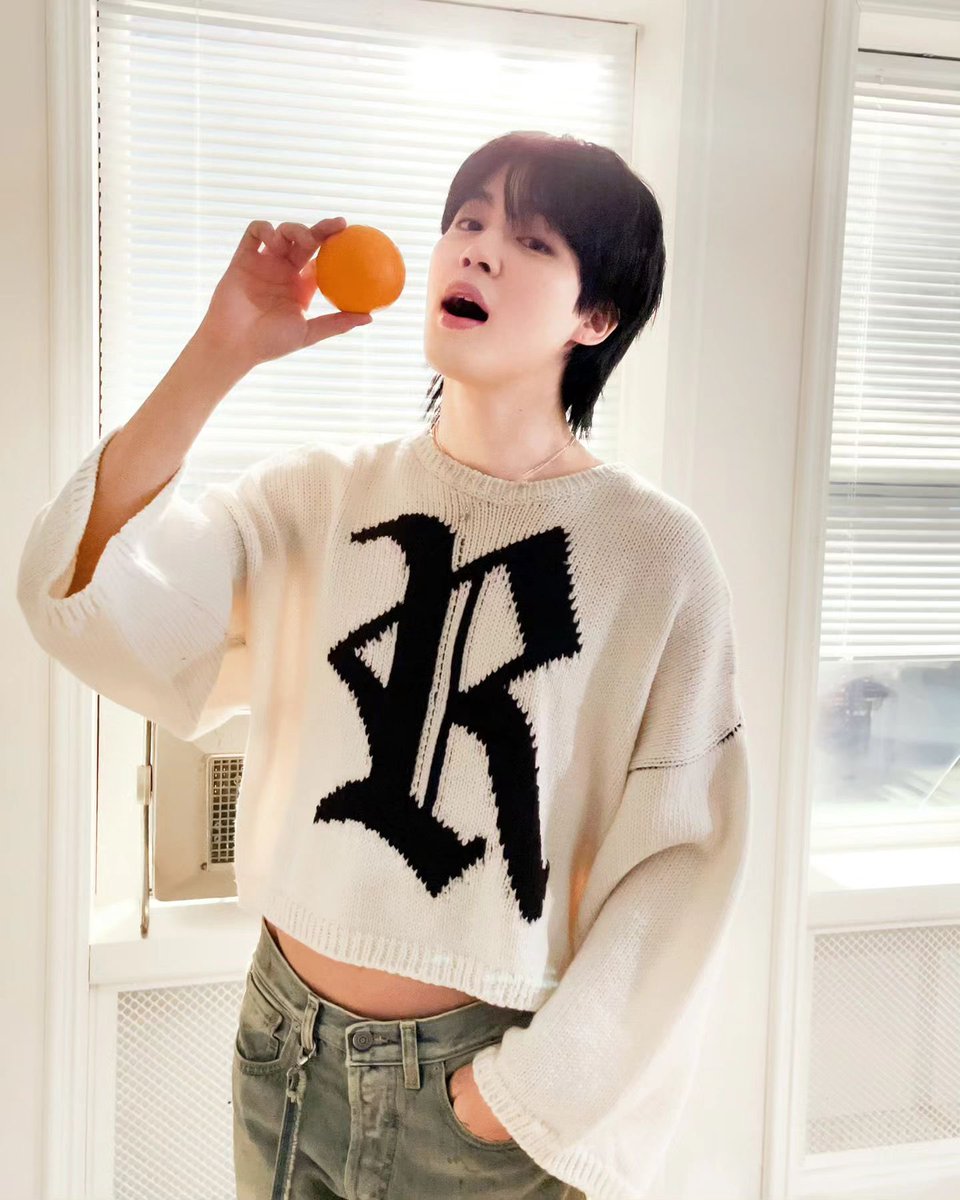 Ceci_Kookmin_YT's tweet image. Este día tuvimos actualización del #JIKOOK 💙💛 ¿Se puede ser más feliz?