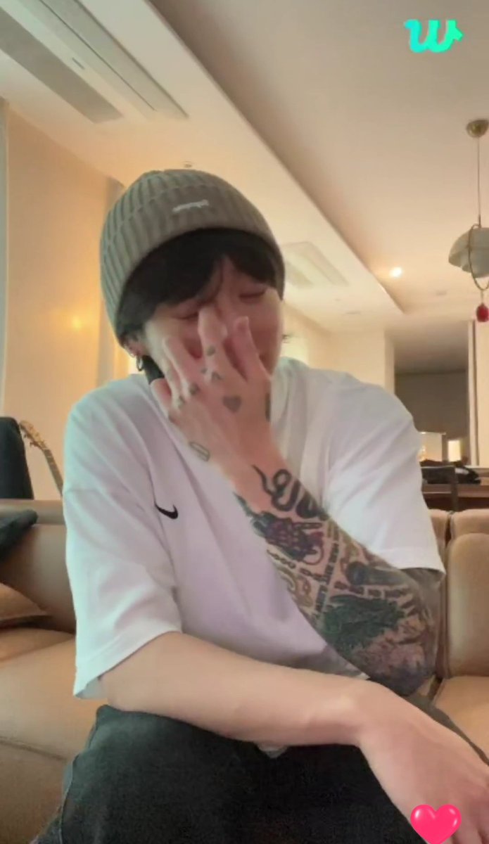 Ceci_Kookmin_YT's tweet image. Este día tuvimos actualización del #JIKOOK 💙💛 ¿Se puede ser más feliz?