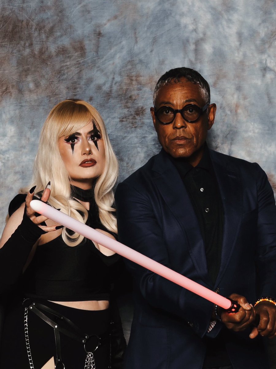 These Force is strong with these two.

Thanks @FANEXPOPhilly ᥫ᭡.

#starwars #starwarscosplay #HaydenChristensen #giancarloesposito #darthvader #moffgideon #darthzannah