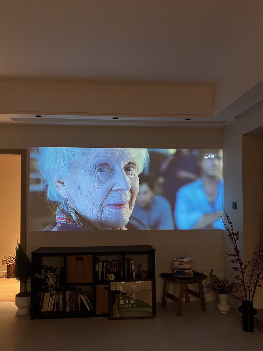 Everyone! Come and learn how to watch movies at home with me