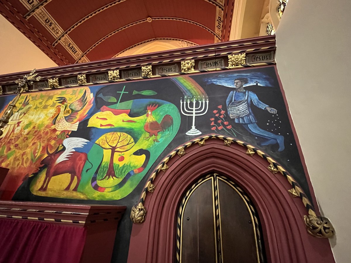 Barb_Drummond's tweet photo. Extraordinary modern #reredos #StSaviour @ChurchesUnlocked https://t.co/rRqwLnCIqI