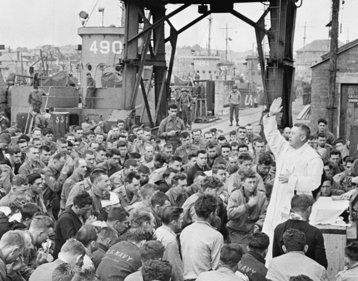 Prior to D-Day, Major Edward Waters, an Army Catholic Chaplain, conducts a service in Weymouth, England for army and navy personnel about to take part in the invasion of Europe. 🪖

These men were destined for Omaha Beach.
