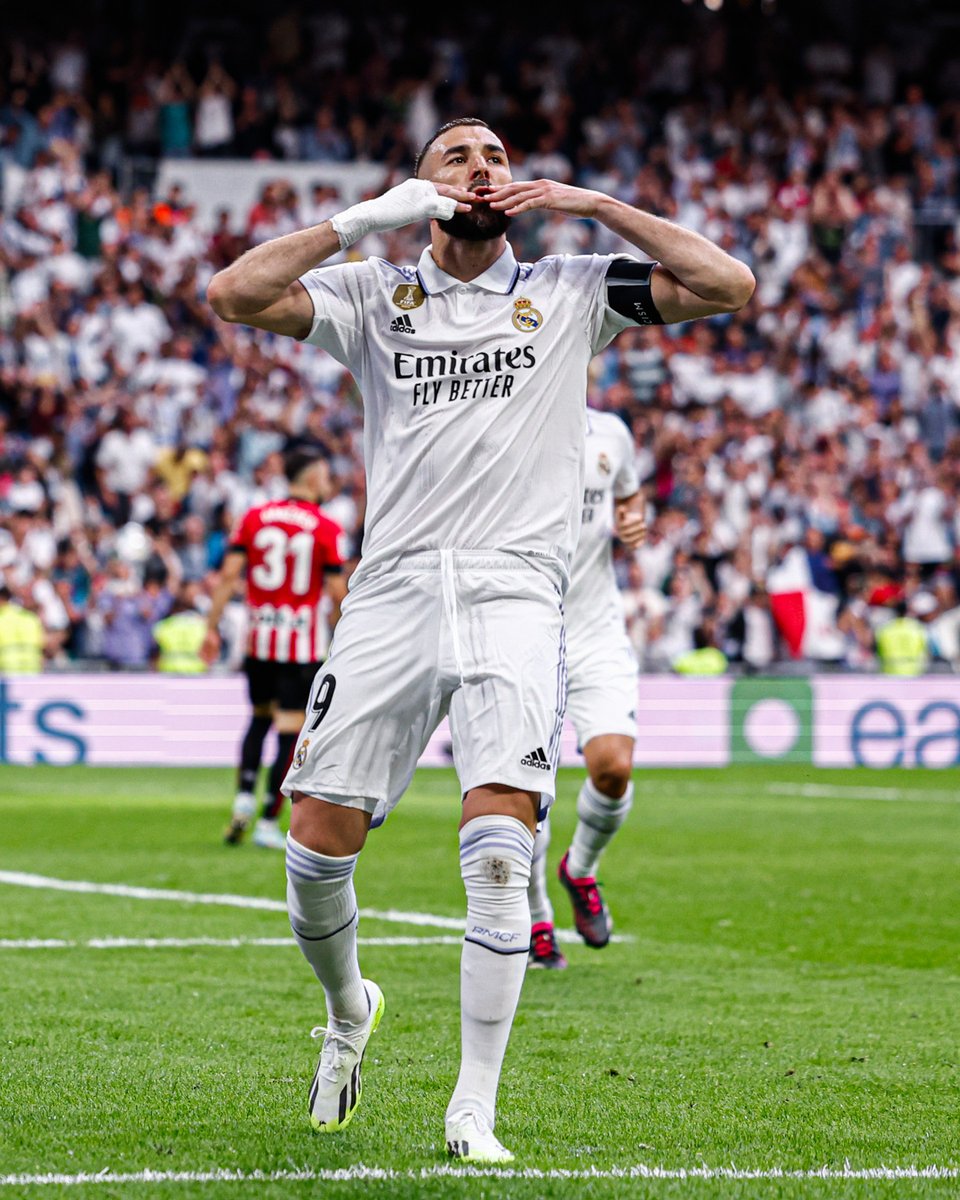 realmadridarab's tweet photo. ✨ شكرا كريم ✨ 
#GraciasKarim https://t.co/89PJVqPpuK
