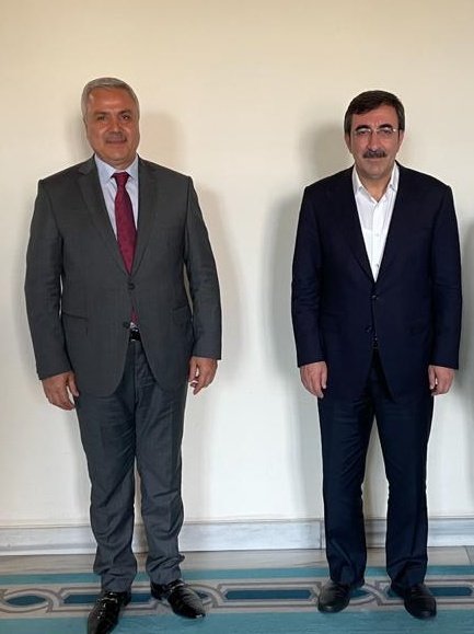 İbrahim Halil PELTEK (@ihalilpeltek) on Twitter photo Cumhurbaşkanı yardımcısı olan, Türkiyemizin kalkınmasında ve özellikle Kalkınma Ajanslarına çok büyük katkısı bulunan Sn;<a href="/_cevdetyilmaz/">Cevdet Yılmaz</a> 'a yeni görevinde başarılar diliyorum.
Geçmişte yapmış olduğu büyük projelere yenilerini ekleyerek bizleri müjdeleyecektir.
<a href="/tcbestepe/">T.C. Cumhurbaşkanlığı</a> Cumhurbaşkanı yardımcısı olan, Türkiyemizin kalkınmasında ve özellikle Kalkınma Ajanslarına çok büyük katkısı bulunan Sn;<a href="/_cevdetyilmaz/">Cevdet Yılmaz</a> 'a yeni görevinde başarılar diliyorum.
Geçmişte yapmış olduğu büyük projelere yenilerini ekleyerek bizleri müjdeleyecektir.
<a href="/tcbestepe/">T.C. Cumhurbaşkanlığı</a>