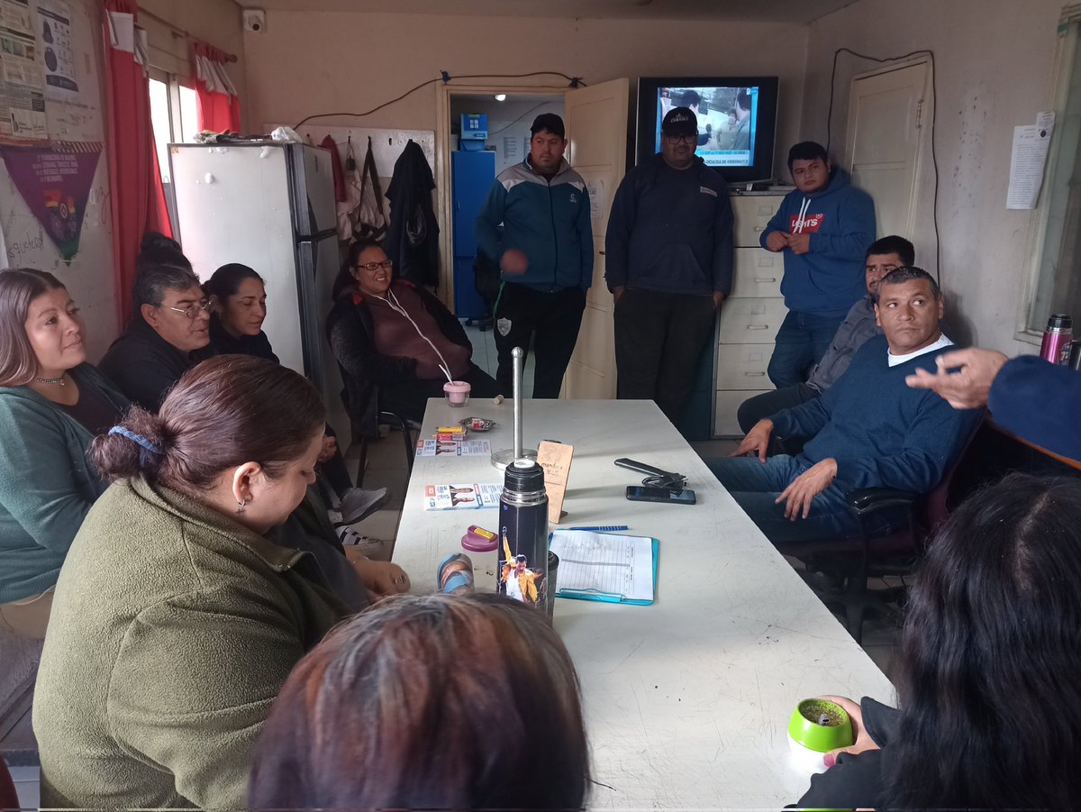 urquizadaniel's tweet photo. ¡Gracias por emocionarme tanto!
Junto a las trabajadoras y trabajadores de #COREME vamos a poner las cosas en su lugar.
#Lista502A
#ElegíDaniUrquiza
#ElegíEsperanza
#ElegíFuturo
#ElegíVivirBien
#DaniUrquiza2023
#DaniUrquizaIntendente https://t.co/y9zKBT7KLa