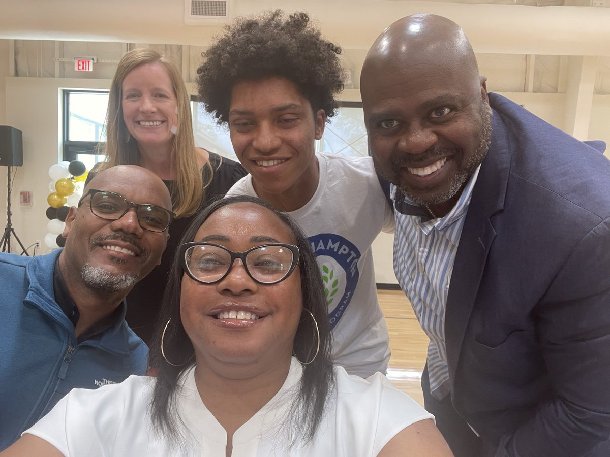 S_JonesCason's tweet photo. Had the pleasure of serving as a panelist for the Hopeful Hampton Ambassadors. #HOPEFEST #ChooseHampton https://t.co/YVTbhEGEo5