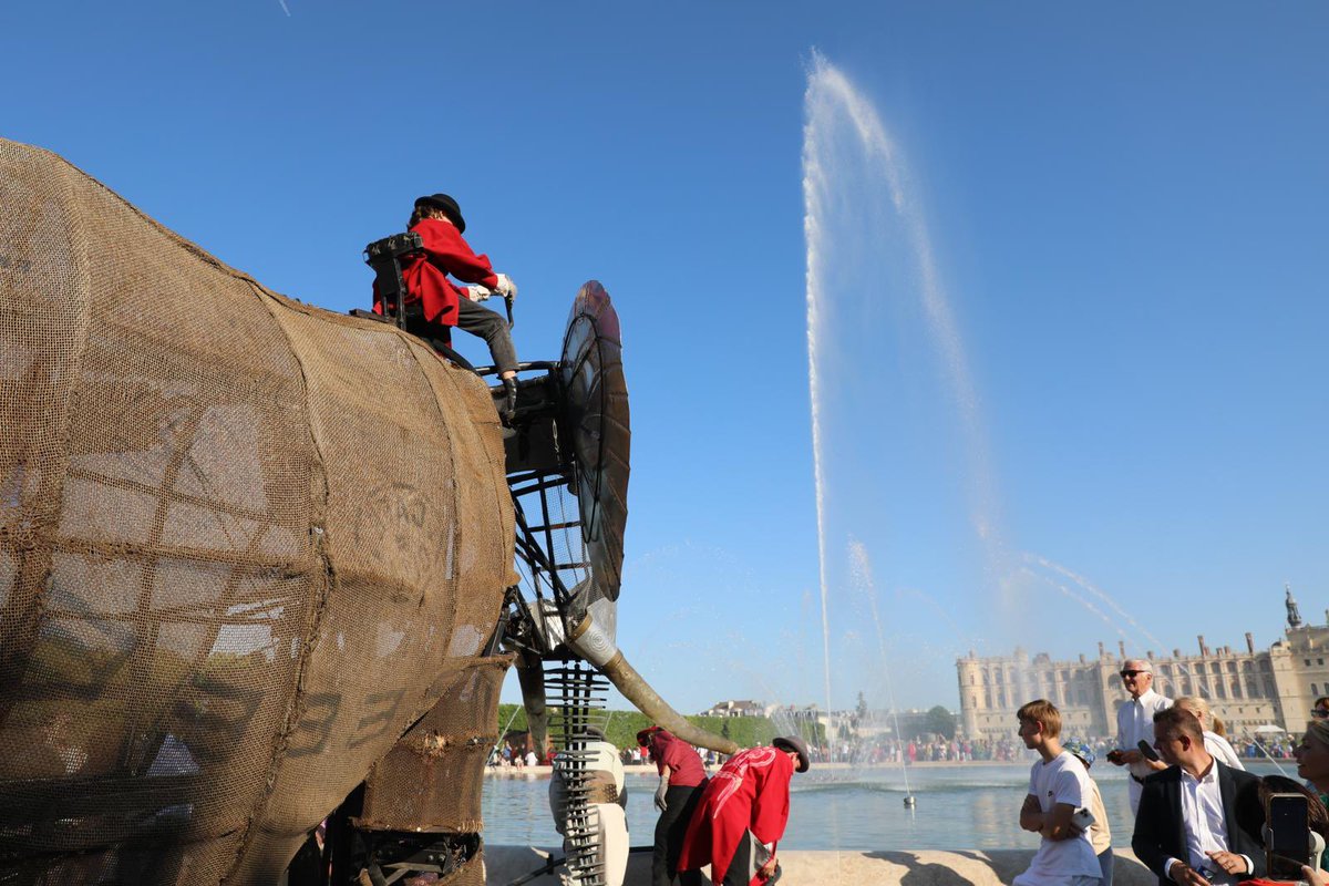 Après plusieurs mois de travaux, le Grand bassin a été officiellement inauguré aujourd’hui dans le domaine national!

Pour célébrer cet événement, la <a href="/cieoposito/">Le Moulin Fondu, Oposito</a> a animé l’esplanade avec sa parade d’animaux mécaniques !

Une belle journée pour célébrer notre patrimoine !
