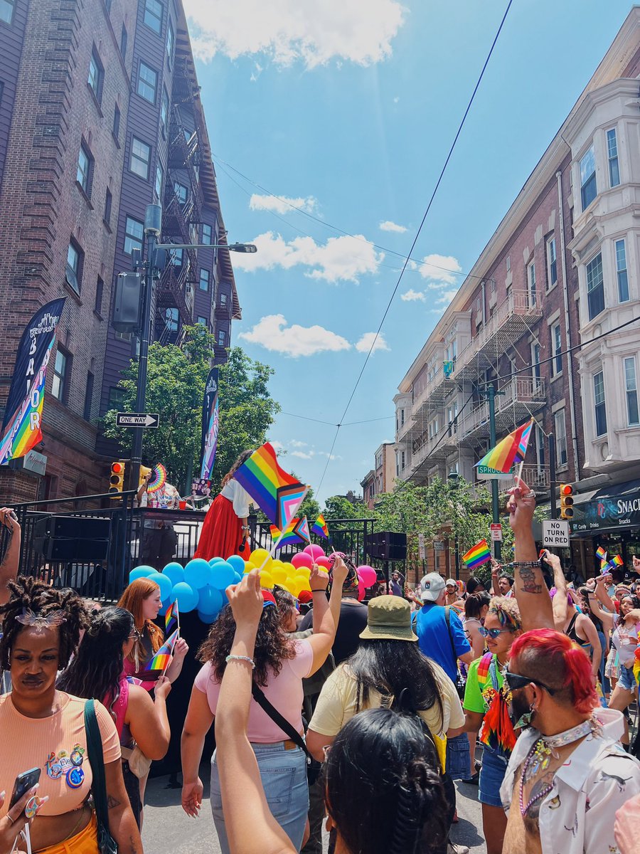 LOVE WHO YOU LOVE (unless it’s the cowboys) 🏳️‍🌈🫶🏳️‍⚧️💘⚧️🌈  #phillypride