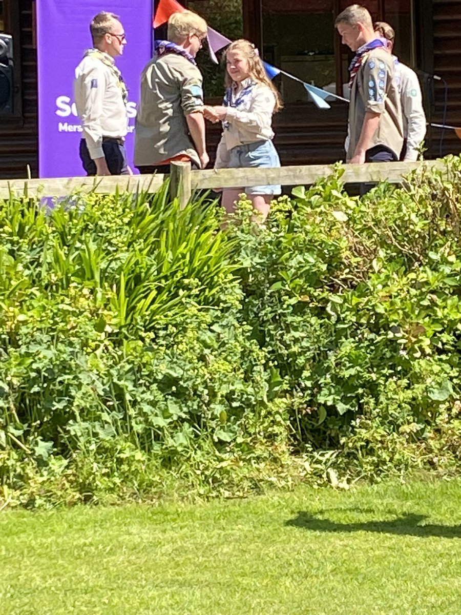 Grace_Scouting's tweet image. Today we gave 2 more members of the #YST their neckers.  #YST #MWYST @merseyweaver