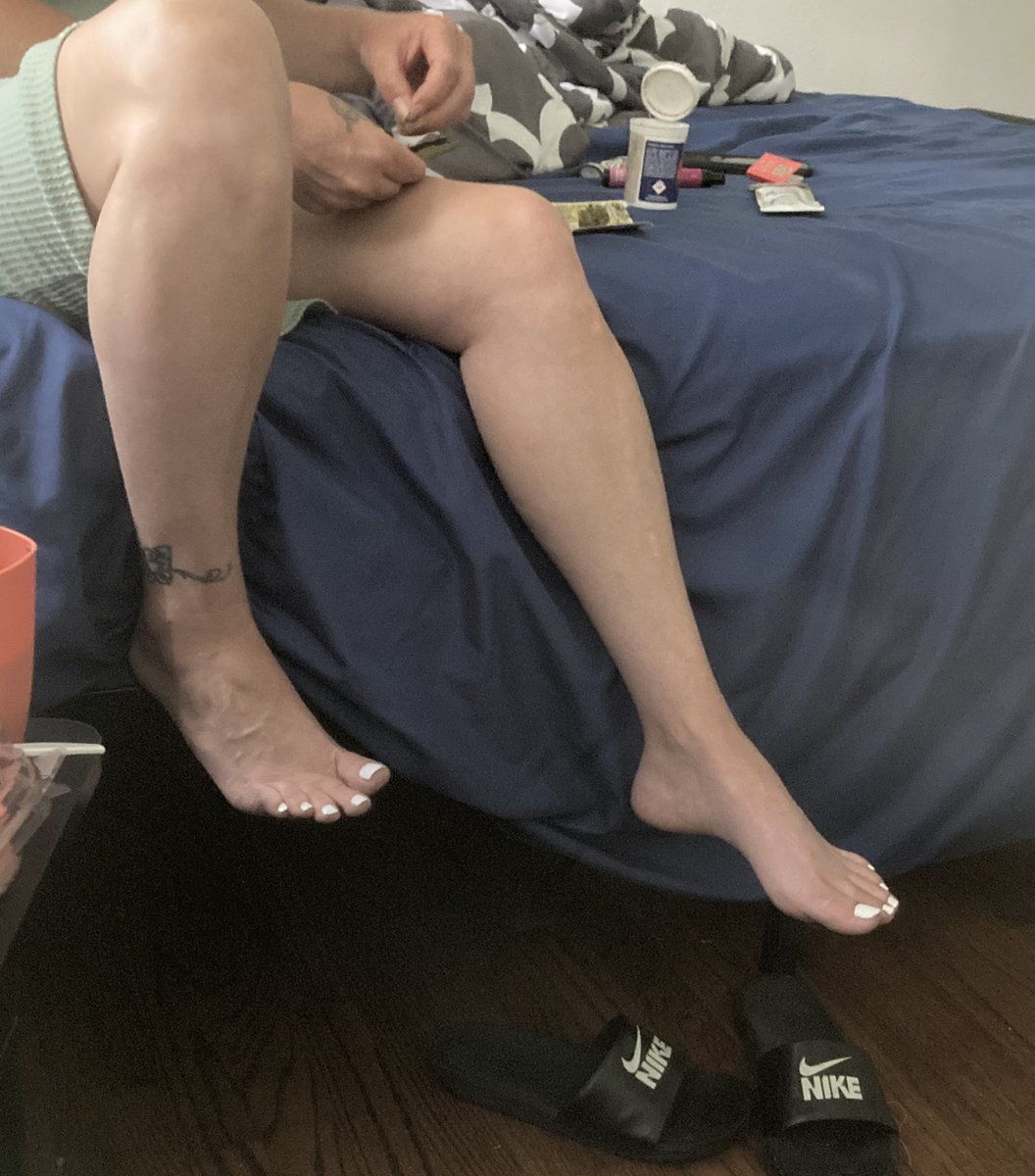 LivSolely's tweet photo. 😘🦶🏻🍃💨 https://t.co/xT4aiNvNGT