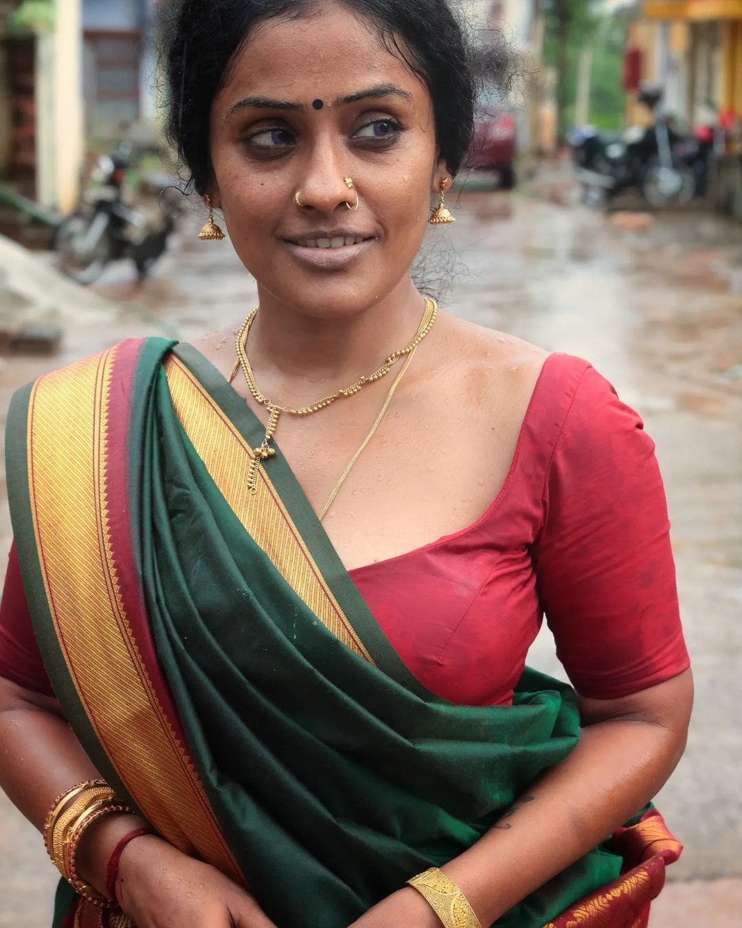 Priya dharshini on X: Dm for roleplay guys. Ennoda parachi akkava  adimayakki okka viruppapadum murattu bulls roleplay ku vaanga. En akka  madhiri Naan pesuren. female roleplayer. Avala evlo asingamaga nadathanum  nu asapadringalo