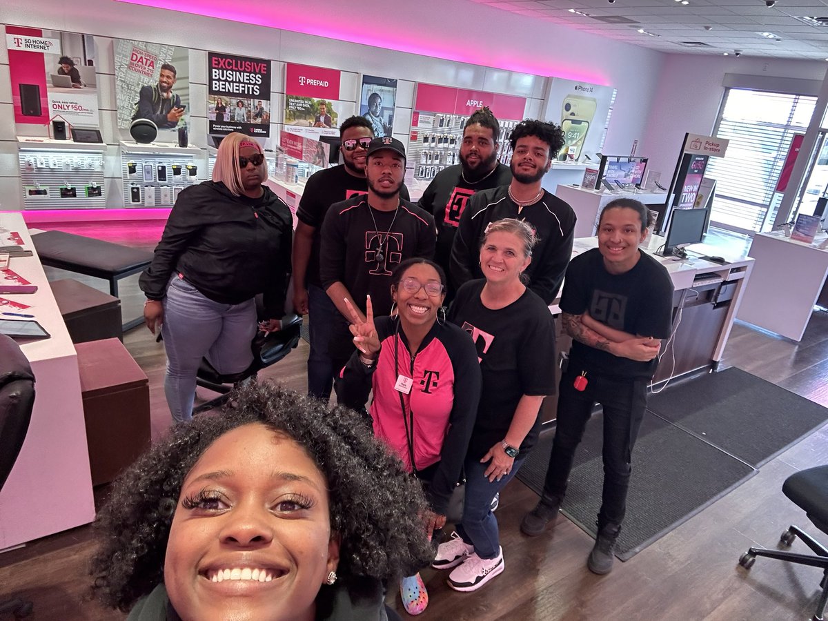 B.E.S.T Huddle with the BEST Team 4752 Miller Rd @jmattd5 <a href="/RickyVasquezMI/">Ricky Vasquez</a> <a href="/pedrobyers1/">Pedro Byers</a>
