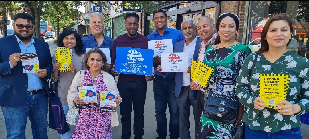 Bright Sun and @LondonCWO campaigners out in #Ealing North Hanwell Ward. It was great to be joined by London Mayoral candidates 2024 @Councillorsuzie and @samuelkasumu #Ealing_Tories