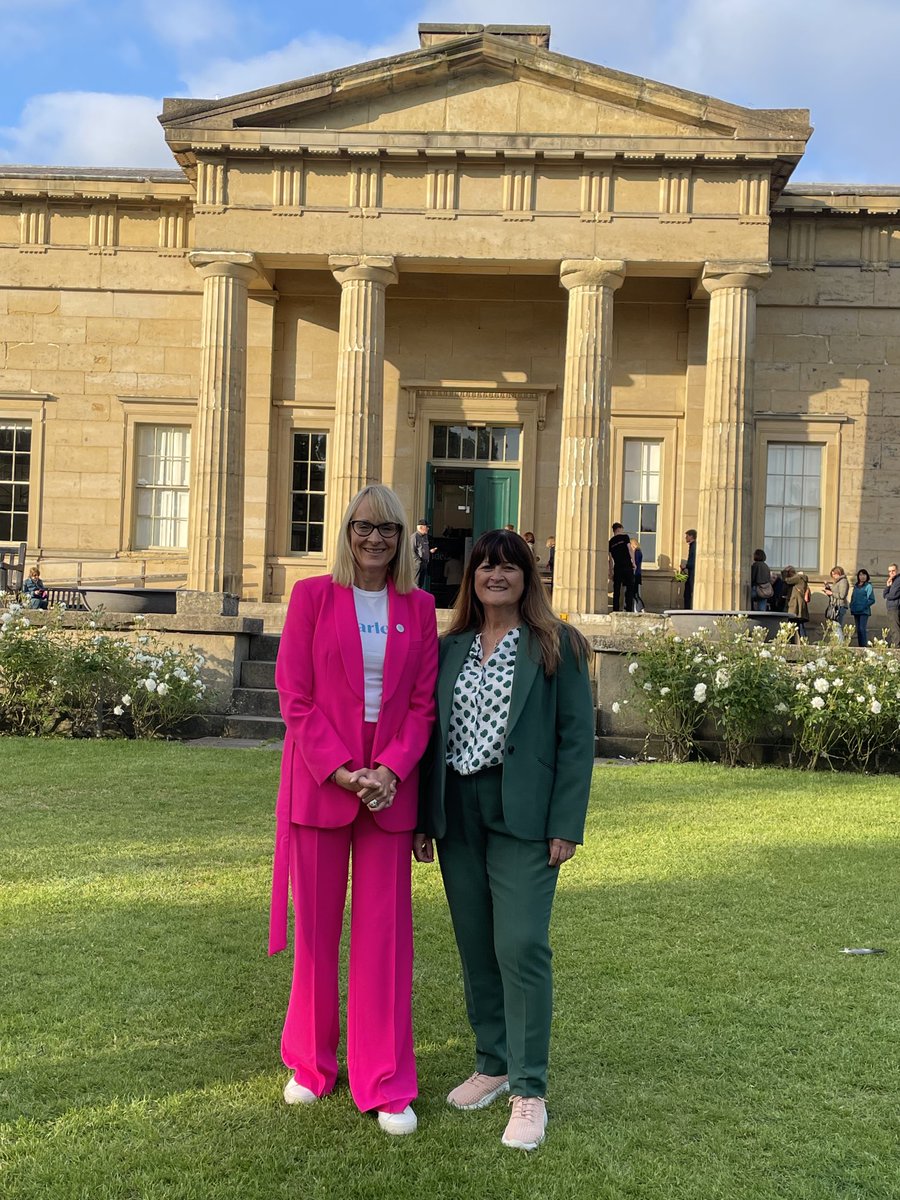 Ready to go ⁦@louiseminchin⁩ ⁦@YorkFestofIdeas⁩ #yorkideas ⁦@BBCYork⁩ #fearless