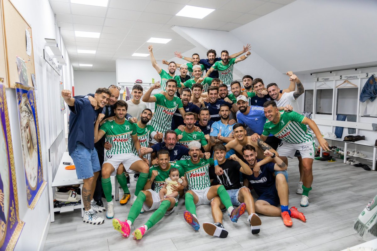 Atlético Sanluqueño y UCAM Murcia CF son los únicos clubes que pueden regresar a #PrimeraRFEF tras su descenso la pasada temporada.

Los gaditanos parten con ventaja (2-0) frente al filial del Alavés, mientras que los murcianos están obligados a ganar en Madrid.

Temporada de 10.