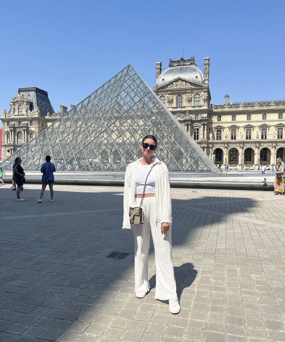 farmlady101's tweet image. Louvre museum ❤️
#paris #Buildfirstsoloconcert