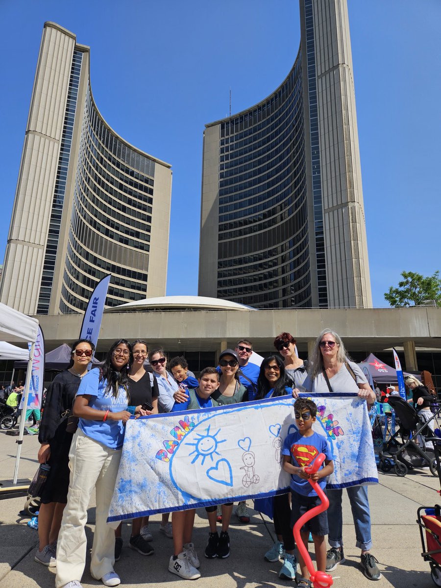 TDSB_ParkLane's tweet photo. Park Lane out in full force today for the @autismspeaksCAN walk, to celebrate, connect and inspire! #ascwalk https://t.co/zpOyuCpM6x