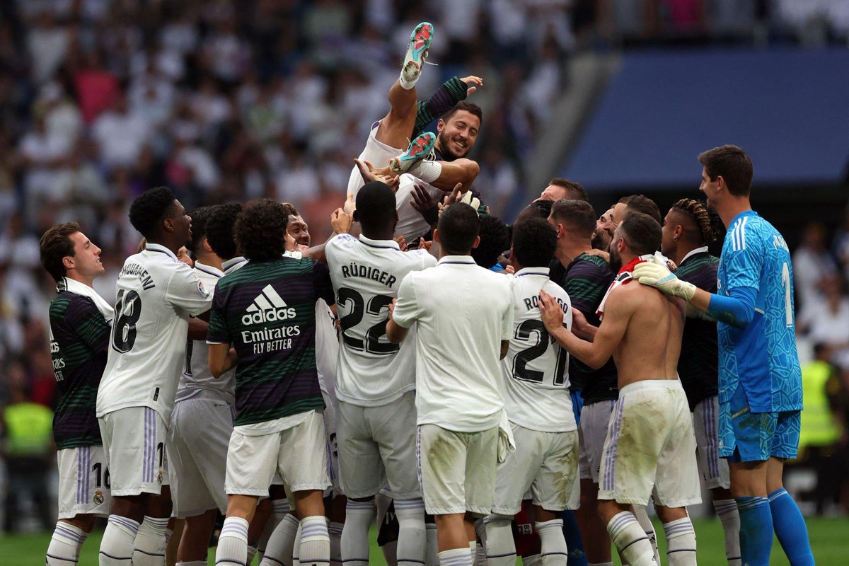 MadridXtra's tweet photo. The players’ goodbye to Eden Hazard. https://t.co/luLaAT0kcZ