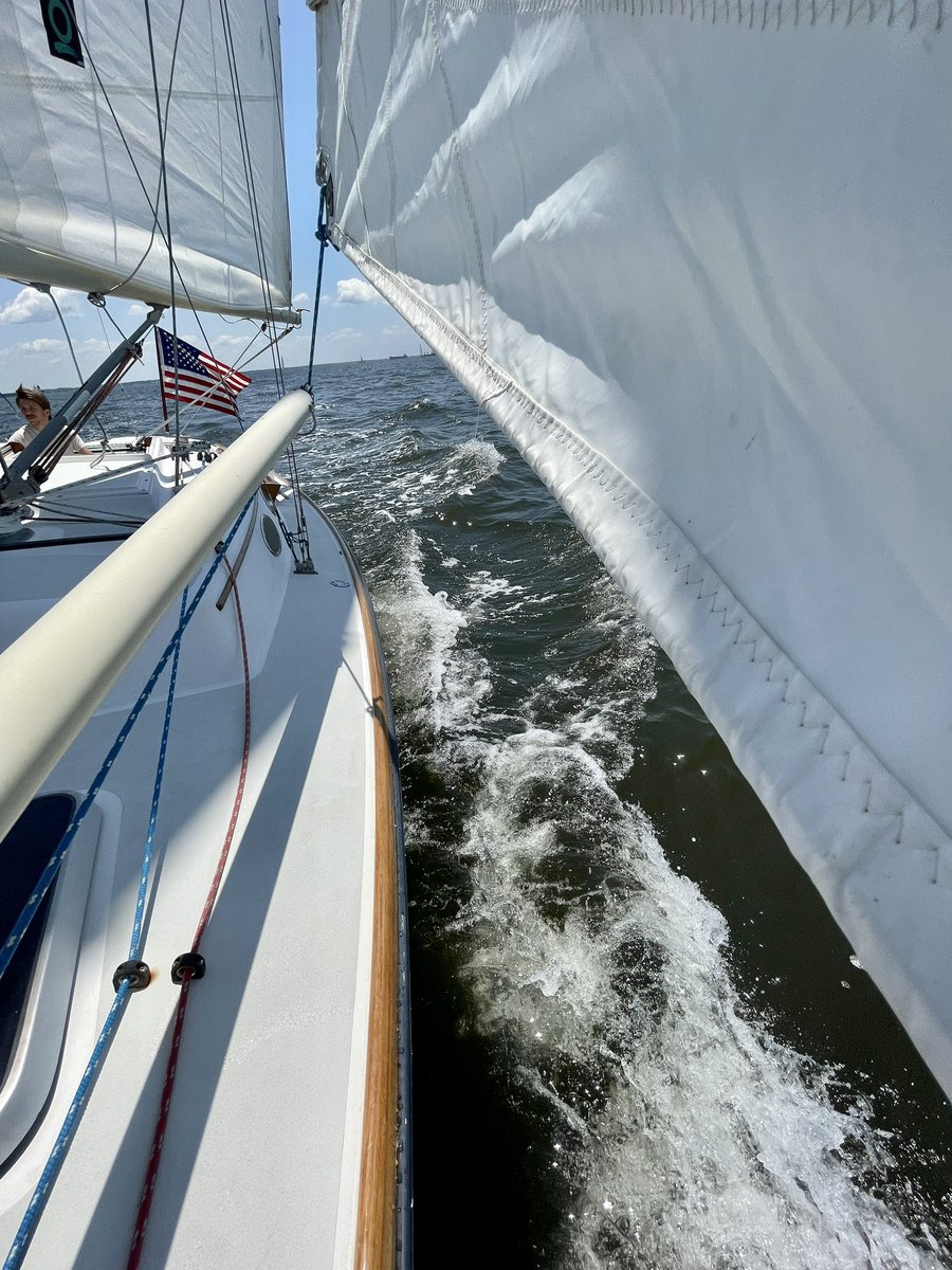 Sunday sailing off Annapolis in a fading but fun northeasterly. 

#Annapolis #Sailing