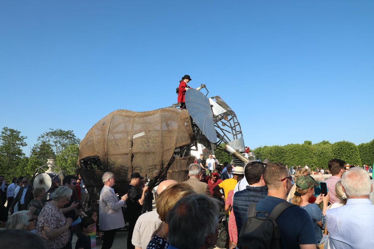 Le Grand bassin est enfin révélé, en présence de <a href="/rosamarillys/">Rose-Marie Mousseaux</a>, directrice du Musée d'archéologie national, <a href="/vpecresse/">Valérie Pécresse</a>, <a href="/PierreBedier/">Pierre Bédier</a> &amp; Jean-François Hebert ; merci pour leur présence.
Ces projets patrimoniaux participent au rayonnement de #SaintGermainEnLaye et de notre pays.