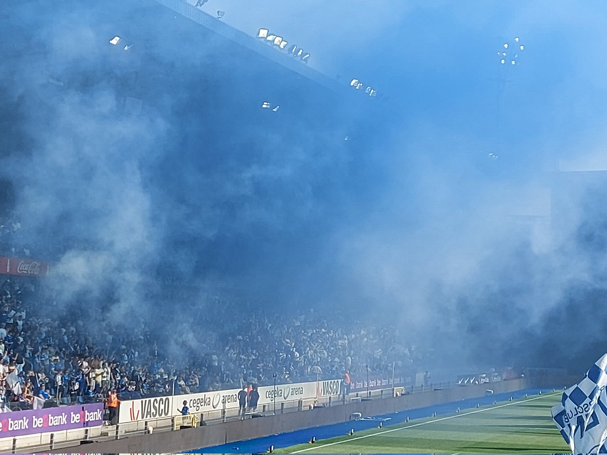Zo dicht bij de titel, een titel die we echt verdienen: onze ploeg kan gewoon het mooiste voetbal van België spelen. Zo dicht bij de titel, maar net niet. Forza Racing! Zo trots en fier op mijn ploeg #mijnploeg #gnkant #USGCLU