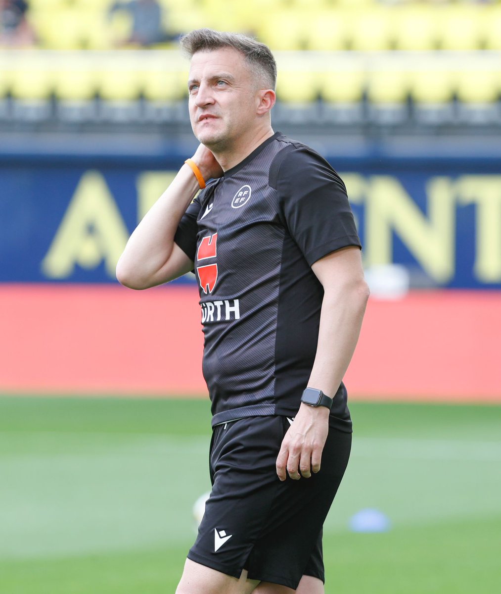 Roberto Díaz Pérez del Palomar

✅ 449 partidos en Primera División
✅ 2 Mundiales
✅ 1 Eurocopa
✅ 1 Juegos Olímpicos
✅ 2 Finales de Champions, 2 finales de UEFA 
✅ 3 Mundiales Sub-20

¡Historia del arbitraje nacional e internacional! 

¡Gracias!