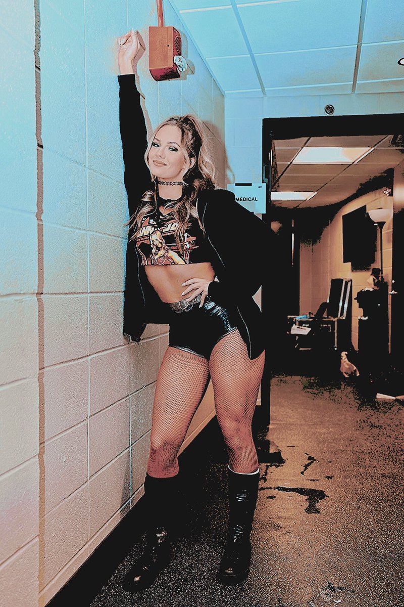 WhenStarsGoBad's tweet image. Everything you're not. ✮