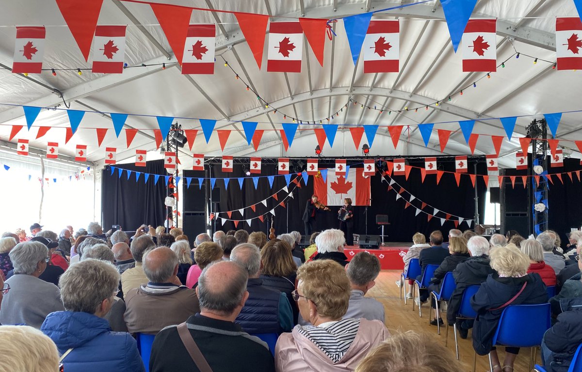 Joya Donnelly (@joyadonnelly) on Twitter photo On continue les célébrations du 20e anniversaire du <a href="/centrejuno/">Centre Juno Beach</a> en musique! Salle comble pour “Simply Two” le concert du duo 🇨🇦🇫🇷 du
Musique Acoustique Machine 🎶
<a href="/MAM_mammusique/">MUSIQUE ACOUSTIQUE MACHINE</a>.
#JunoBeach On continue les célébrations du 20e anniversaire du <a href="/centrejuno/">Centre Juno Beach</a> en musique! Salle comble pour “Simply Two” le concert du duo 🇨🇦🇫🇷 du
Musique Acoustique Machine 🎶
<a href="/MAM_mammusique/">MUSIQUE ACOUSTIQUE MACHINE</a>.
#JunoBeach