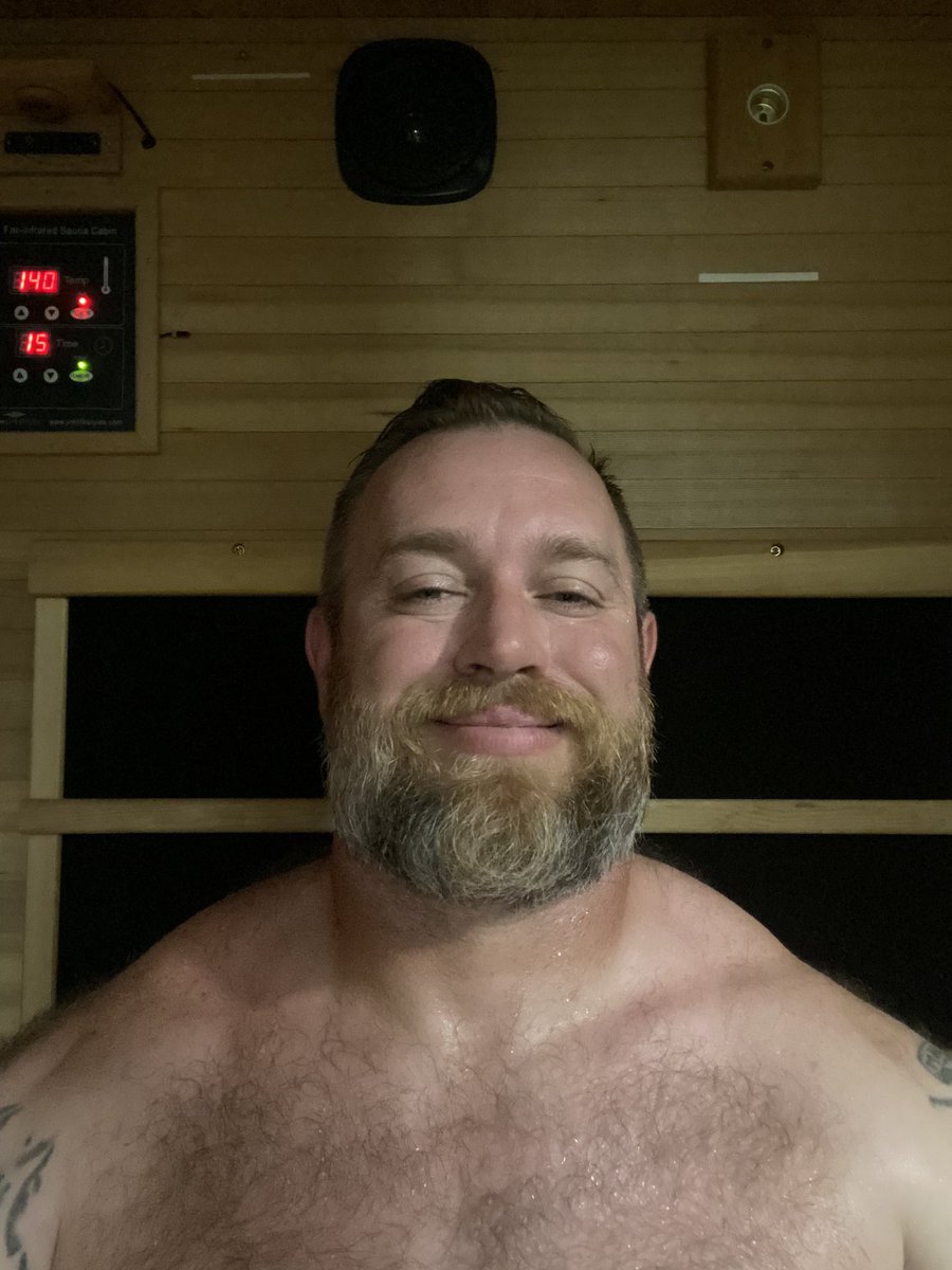 60 minute IR Sauna session this morning for some recovery. Sunday sweats are the best! 

#irsauna #sauna #recovery #fitfam