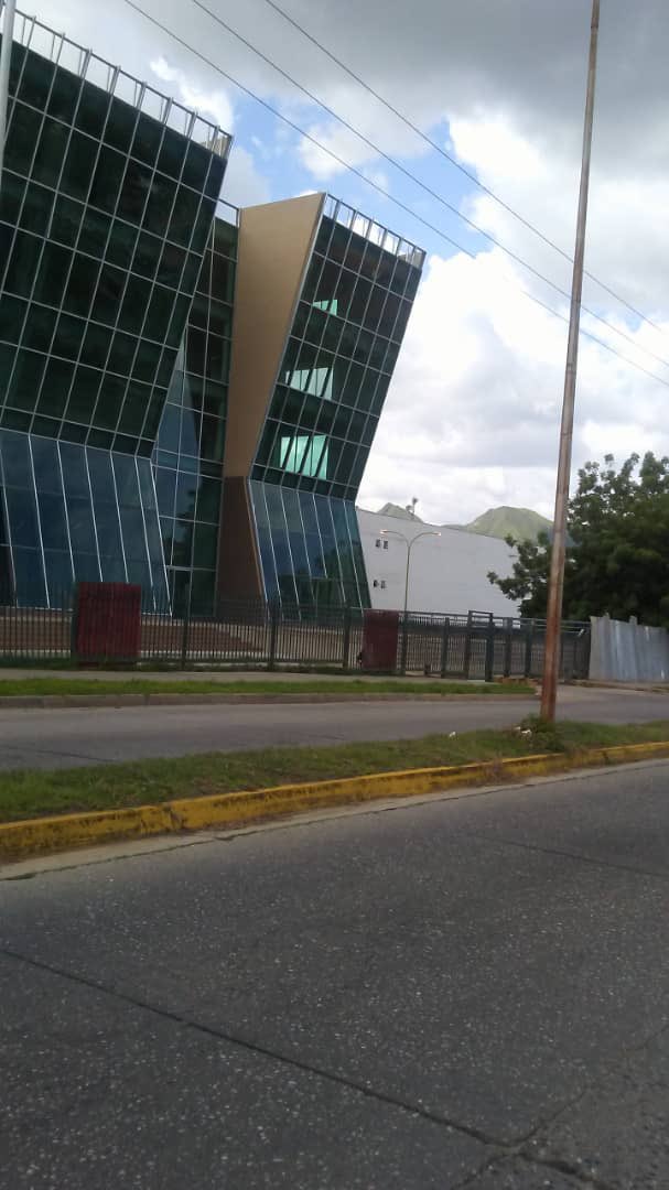 Nestorosp's tweet image. Agradezco cualquier información que puedan brindarme sobre este proyecto:
*CC SAN DIEGO Mini tiendas
*CONSTRUCTORA BANIN, C.A.
*GRUPO FERNANDEZ
Ubicado en San Diego, estado Carabobo.
¿Se robaron los reales? ¿Van a entregar los locales? ¿Cuándo? ¿Existe algún grupo de