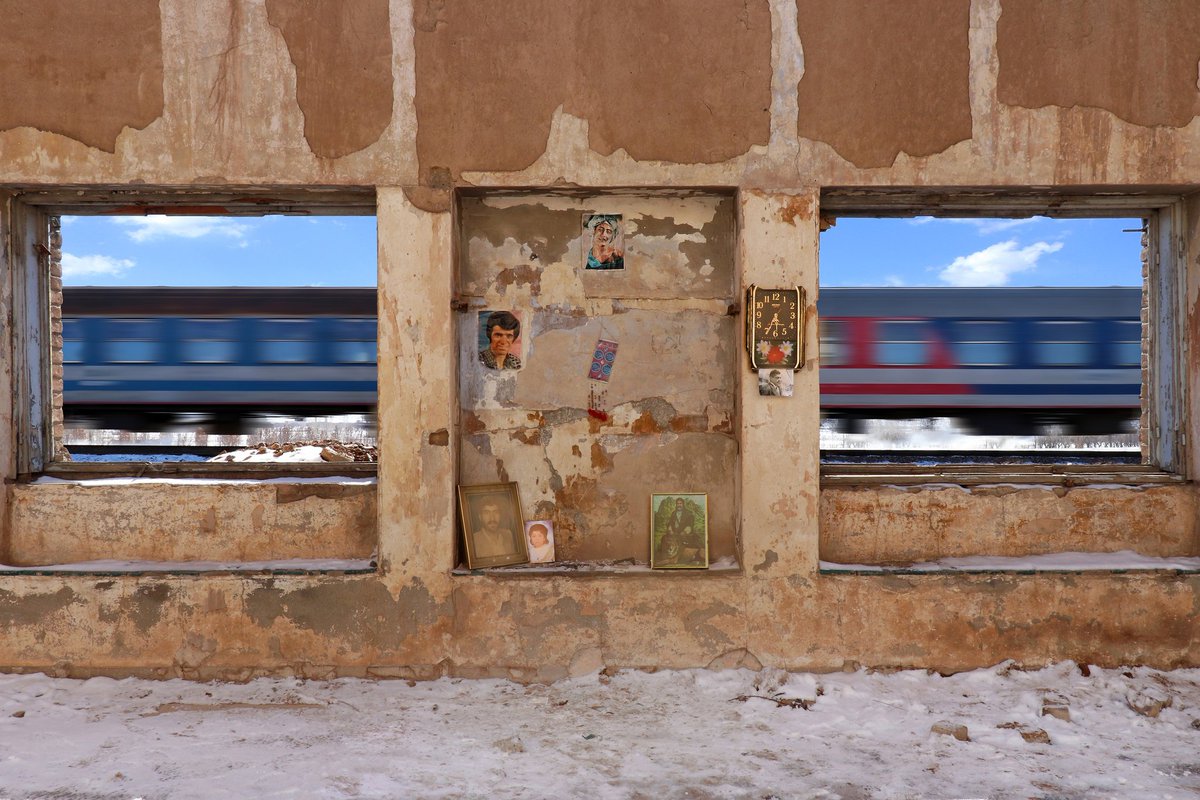 من باید میرفتم...با قطاری که برام آخرین گلوله ی آخرین خشاب بود.
#محسن_چاوشی 
#NFTCommunity