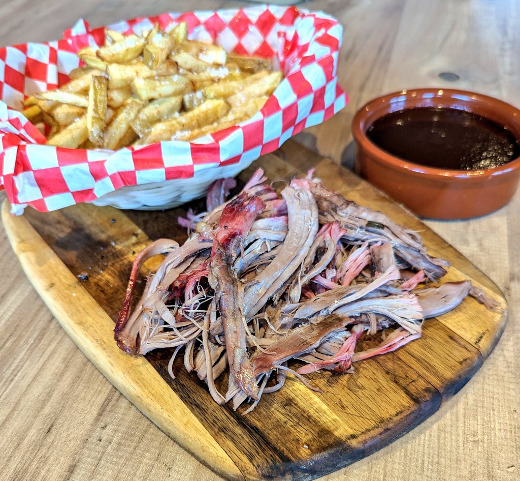 jayclark0106's tweet image. Not gonna lie... Well happy with how that turned out 😋 more luck than judgement 😂🍖🔥 #Smoker #Learner #PulledLamb