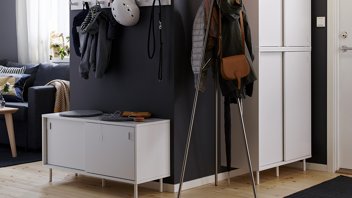Small space living tips. Hallway org ideas. All the home design inspo,  please! Get simple tips and learn about affordable home solutions by  watching the newest IKEA designer vids! https://t.co/RImaHvLTRu, image size:1200x675