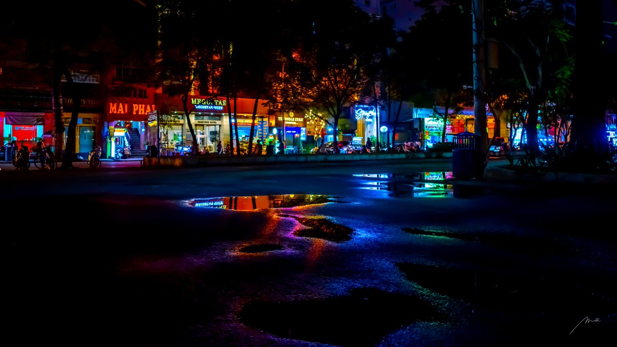Vietnam after dark.
#streetphoto #photographer #ricohgr