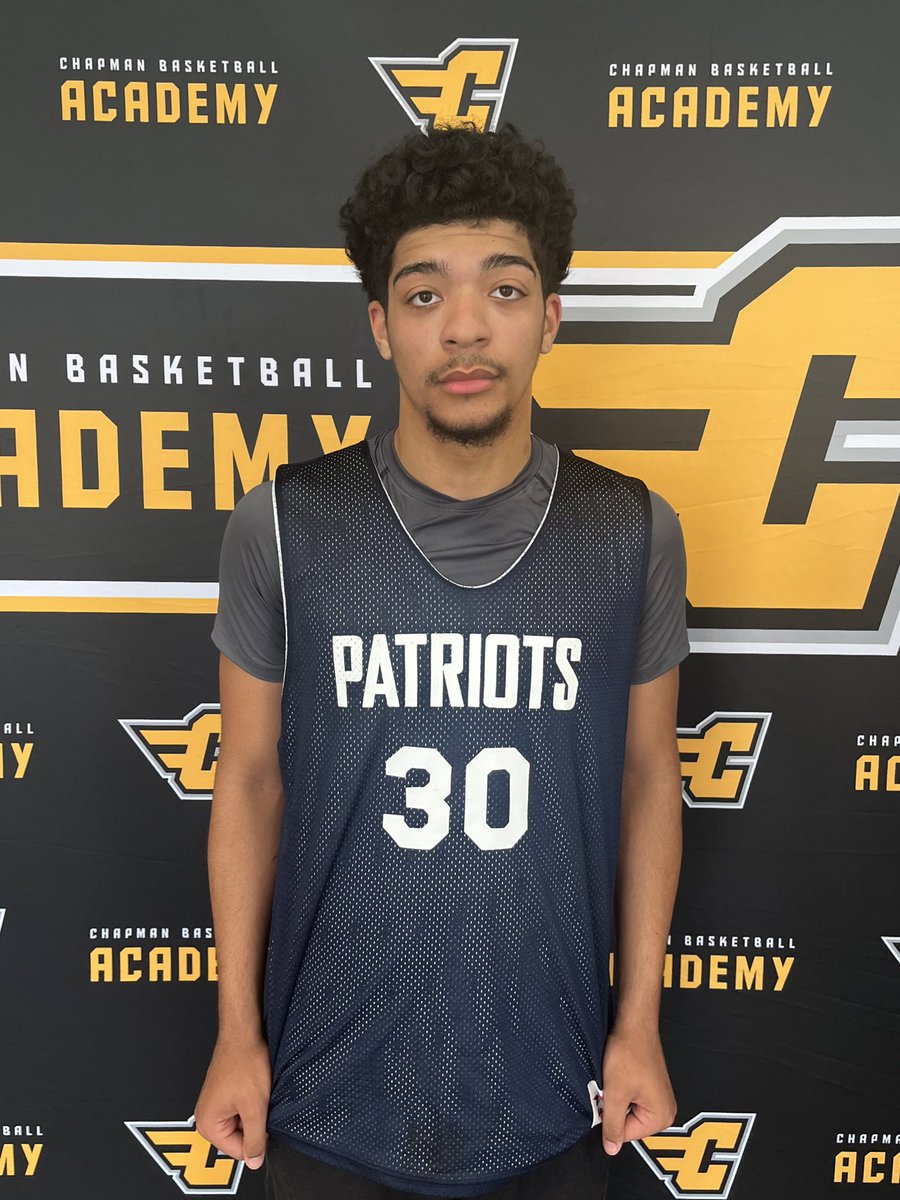 Heritage Christian’s Desmond Jones had  17pts in their win over Whitefish Bay 53-43. #chapmanelamending2k23