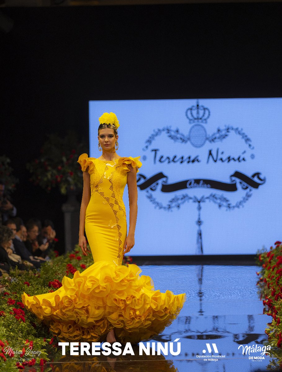 La fuerza y la alegría del amarillo se materializan en este traje de flamenca de Teressa Ninú,

#Modaflamenca #MalagadeModa #TalentoOriginal #modaandaluza #diseñadoresmalagueños #DiputaciondeMalaga #ModaEspañola #VestidosdeFlamenca #FlamencaElegante