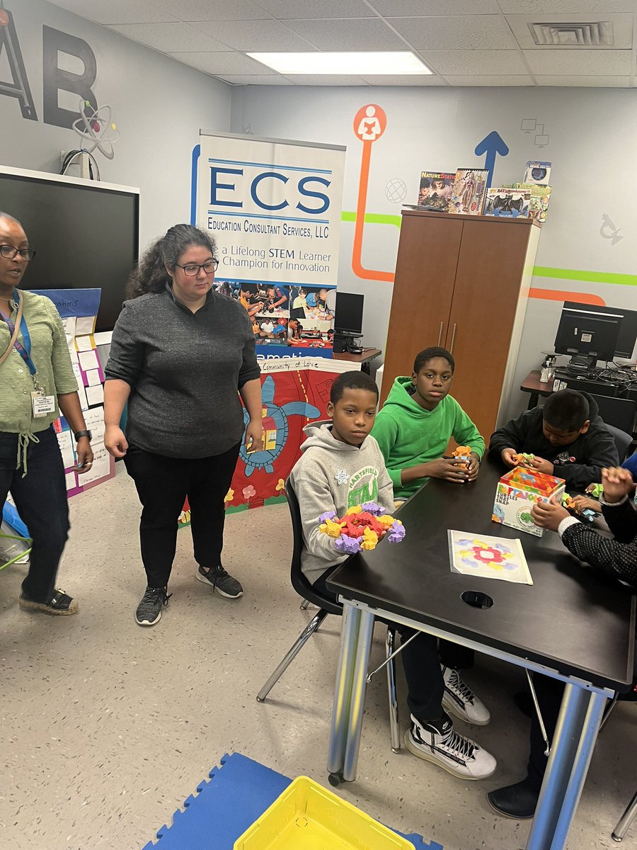 C-Stem Challenge Showcase at Hartsfield ES! Engaged in learning on Graduation Day! Thank you, Dr. Reagan Flowers and Hess Corporation #stemeducation @HartsfieldAES