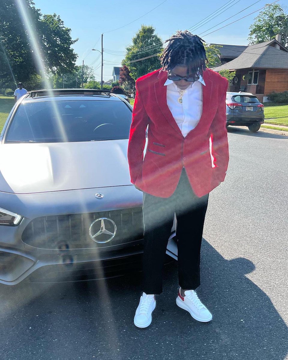 imeerj19's tweet photo. Had a great time at 8th grade prom ๐๐ซถ๐พ #LLPC https://t.co/fwfjEhqBIu