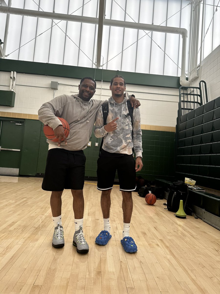 VPRutty's tweet image. @Zayy_Griff  getting his game on with @AgametrainingAl, aka 'The Tactician,' basketball PointGodAngel. Learning from the best to become the best! 🏀💪 #HoopsTraining #GameOn"