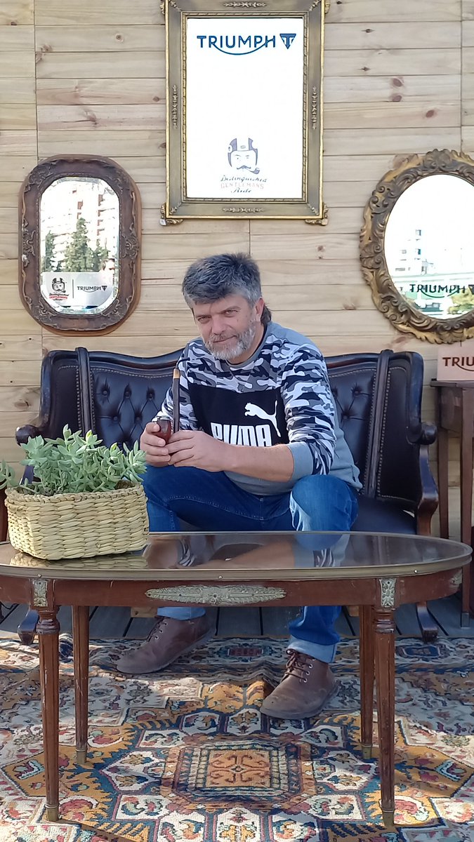 Me ayudan a poner el logo las motos royal endfield . También saquen la marca Puma ..