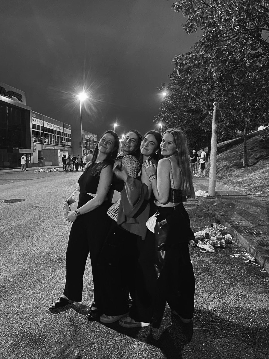 ojalá todo el mundo pudiese disfrutar del amor que dan ellas tres❤️‍🩹